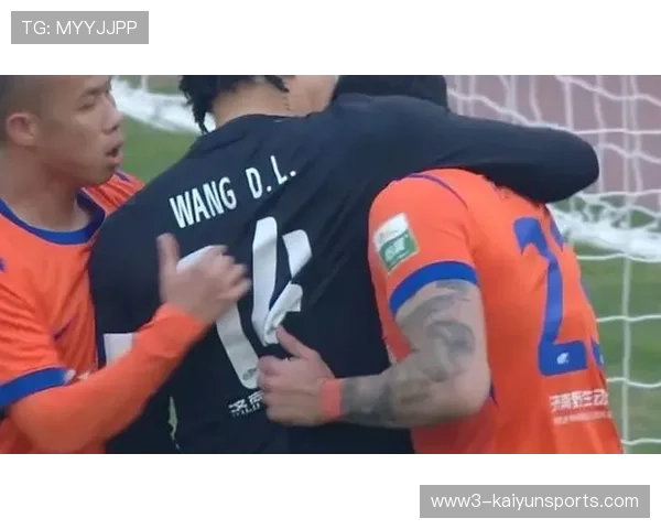 山东泰山阿尔瓦罗首秀完成六次解围，零封对手展现防守稳定性